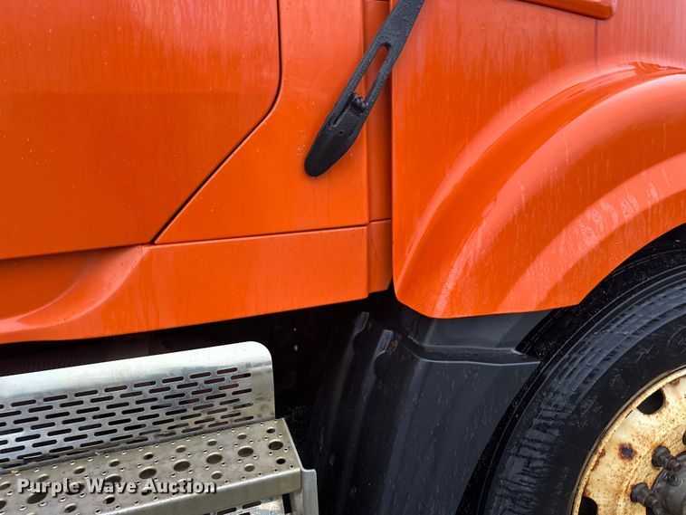 image for item DW4378 2008 Sterling LT9500 Series dump truck