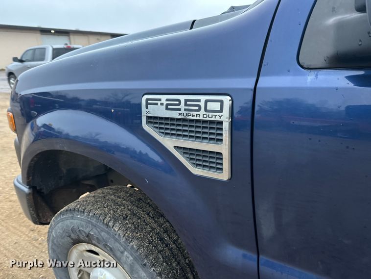 image for item DW4380 2008 Ford F250 Super Duty XL pickup truck