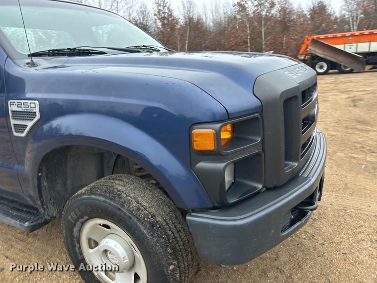 image for item DW4380 2008 Ford F250 Super Duty XL pickup truck