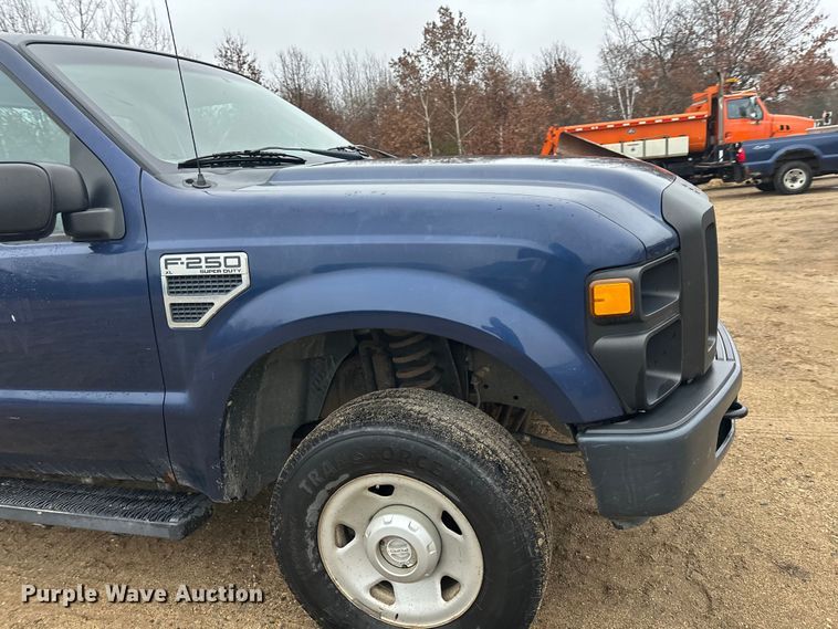 image for item DW4380 2008 Ford F250 Super Duty XL pickup truck