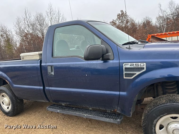 image for item DW4380 2008 Ford F250 Super Duty XL pickup truck