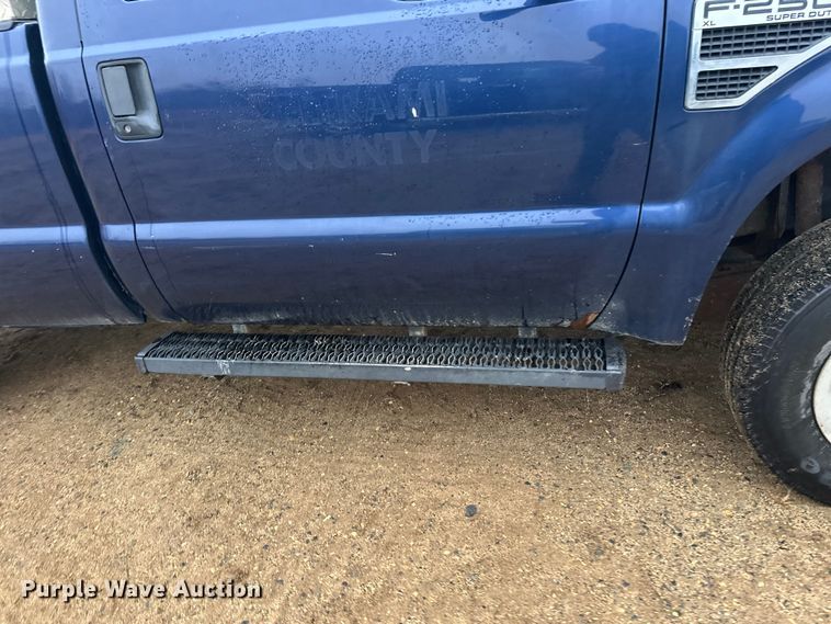 image for item DW4380 2008 Ford F250 Super Duty XL pickup truck