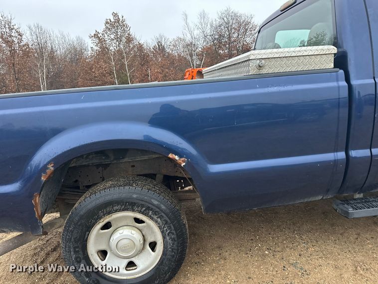 image for item DW4380 2008 Ford F250 Super Duty XL pickup truck