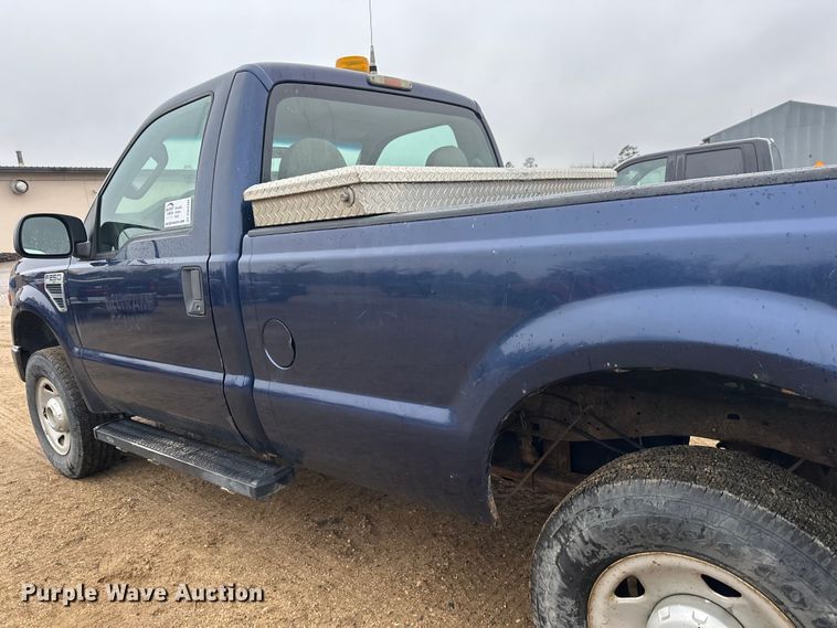 image for item DW4380 2008 Ford F250 Super Duty XL pickup truck