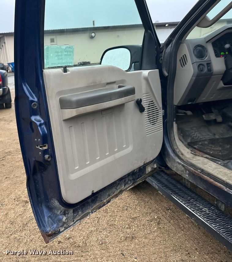 image for item DW4380 2008 Ford F250 Super Duty XL pickup truck