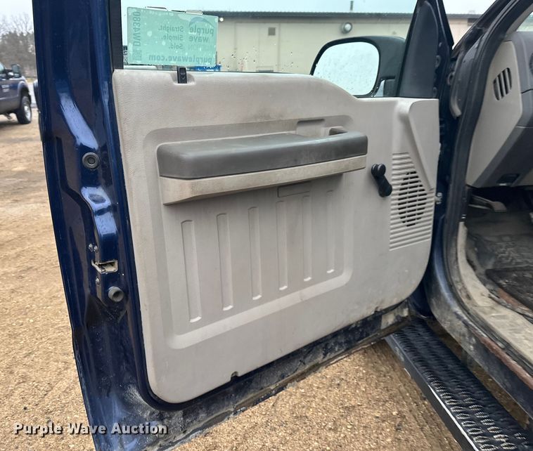 image for item DW4380 2008 Ford F250 Super Duty XL pickup truck