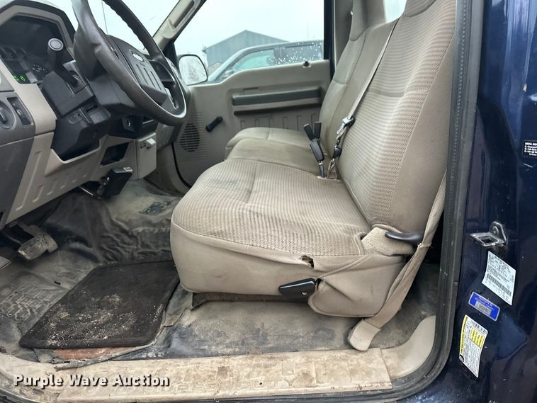 image for item DW4380 2008 Ford F250 Super Duty XL pickup truck