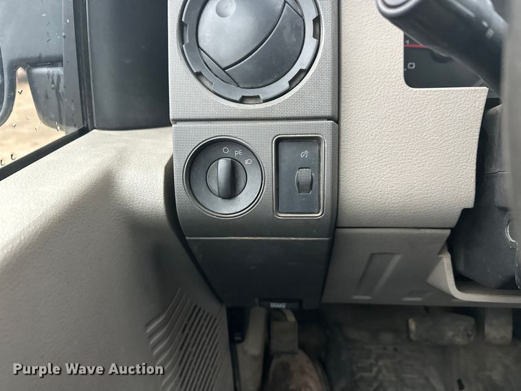 image for item DW4380 2008 Ford F250 Super Duty XL pickup truck