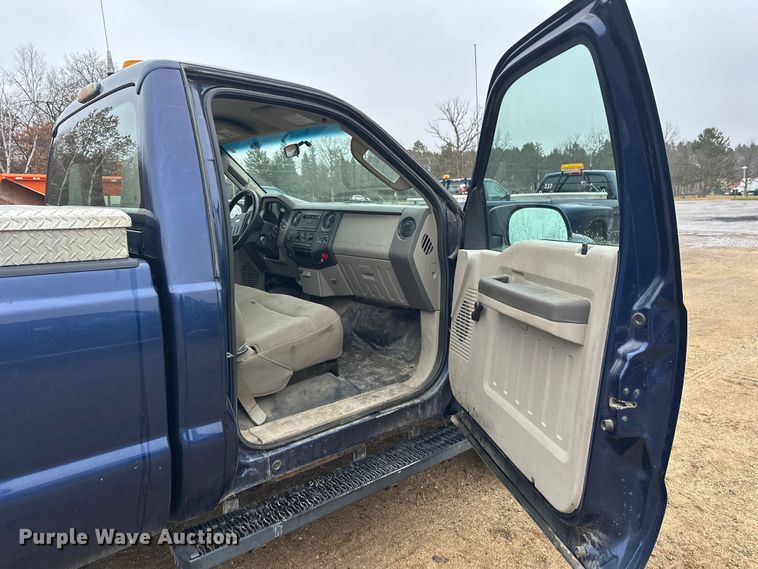 image for item DW4380 2008 Ford F250 Super Duty XL pickup truck