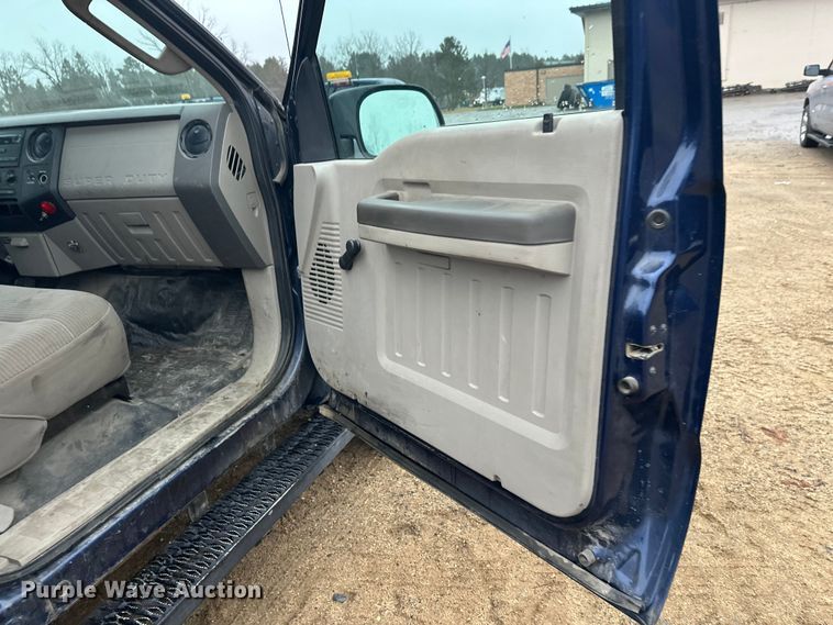 image for item DW4380 2008 Ford F250 Super Duty XL pickup truck