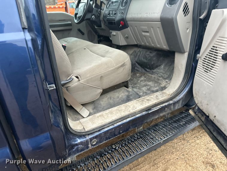 image for item DW4380 2008 Ford F250 Super Duty XL pickup truck