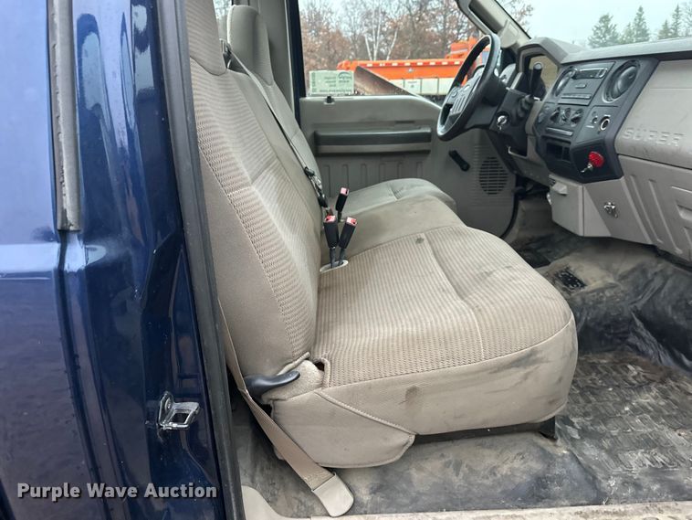 image for item DW4380 2008 Ford F250 Super Duty XL pickup truck