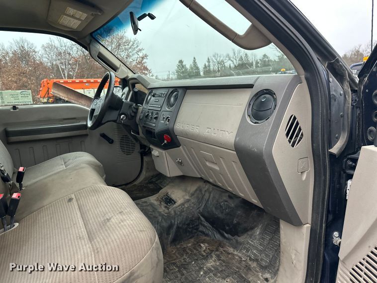 image for item DW4380 2008 Ford F250 Super Duty XL pickup truck