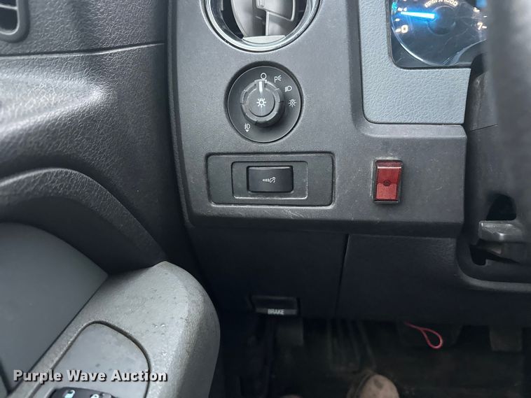 image for item DW4382 2011 Ford F150 XLT SuperCrew pickup truck