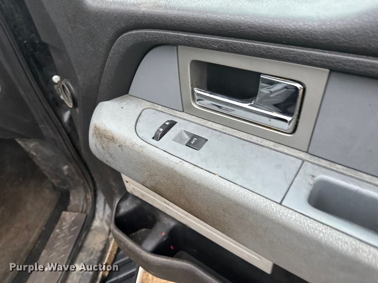 image for item DW4382 2011 Ford F150 XLT SuperCrew pickup truck