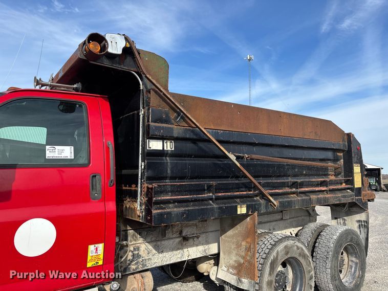 image for item DW7270 2003 GMC C8500 dump truck