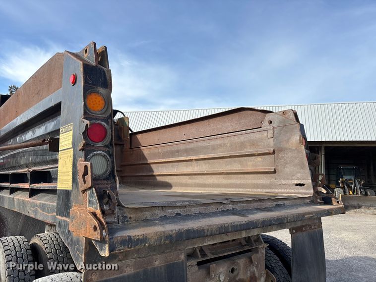 image for item DW7270 2003 GMC C8500 dump truck