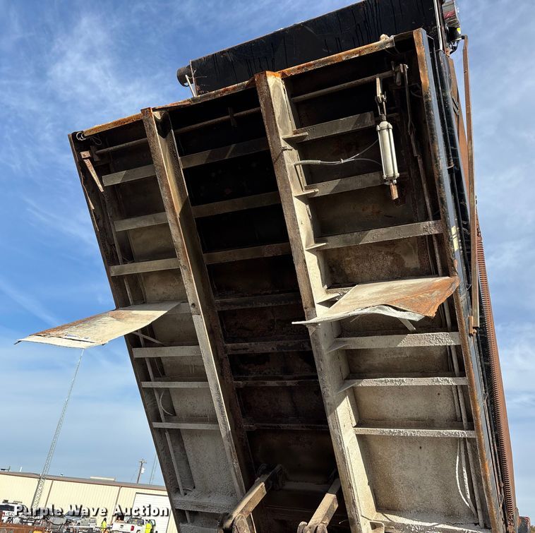 image for item DW7270 2003 GMC C8500 dump truck