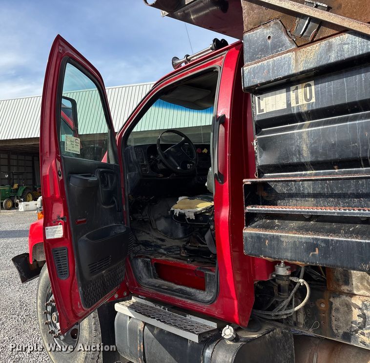 image for item DW7270 2003 GMC C8500 dump truck
