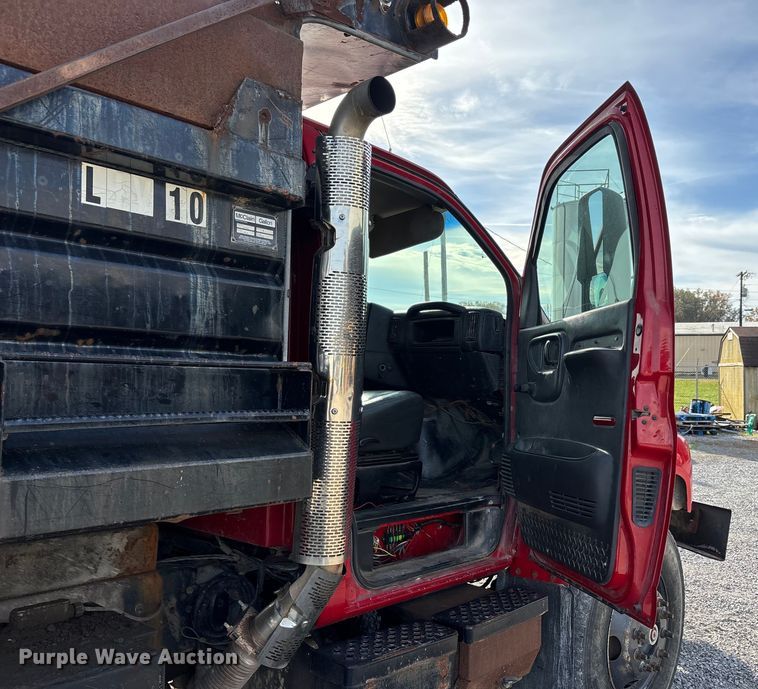 image for item DW7270 2003 GMC C8500 dump truck