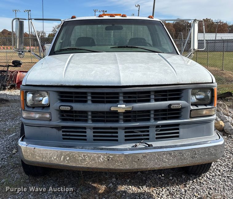 image for item DW7273 2001 Chevrolet Silverado 3500 utility bed pickup truck