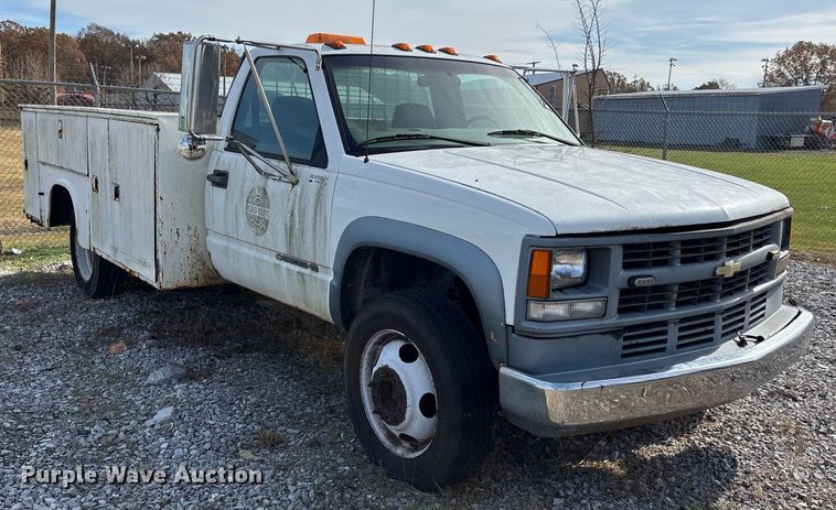 image for item DW7273 2001 Chevrolet Silverado 3500 utility bed pickup truck