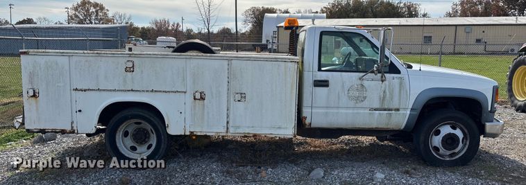 image for item DW7273 2001 Chevrolet Silverado 3500 utility bed pickup truck