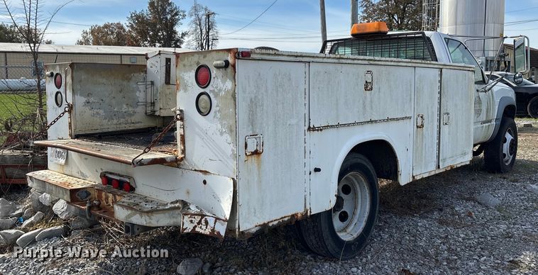 image for item DW7273 2001 Chevrolet Silverado 3500 utility bed pickup truck
