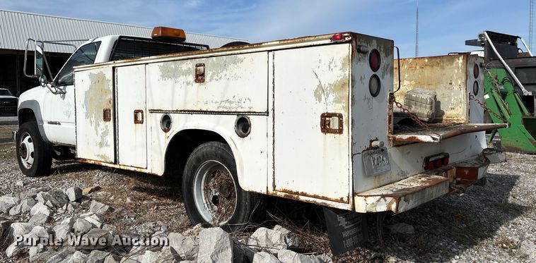 image for item DW7273 2001 Chevrolet Silverado 3500 utility bed pickup truck