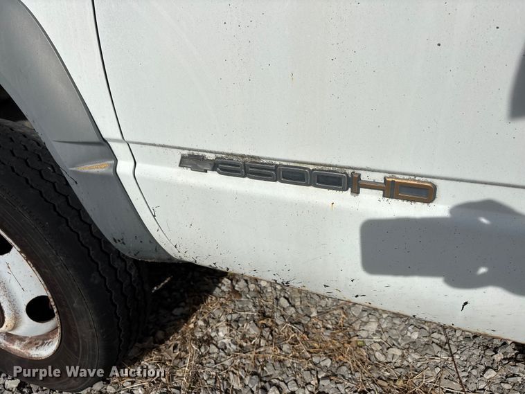 image for item DW7273 2001 Chevrolet Silverado 3500 utility bed pickup truck