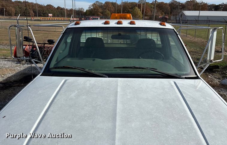 image for item DW7273 2001 Chevrolet Silverado 3500 utility bed pickup truck