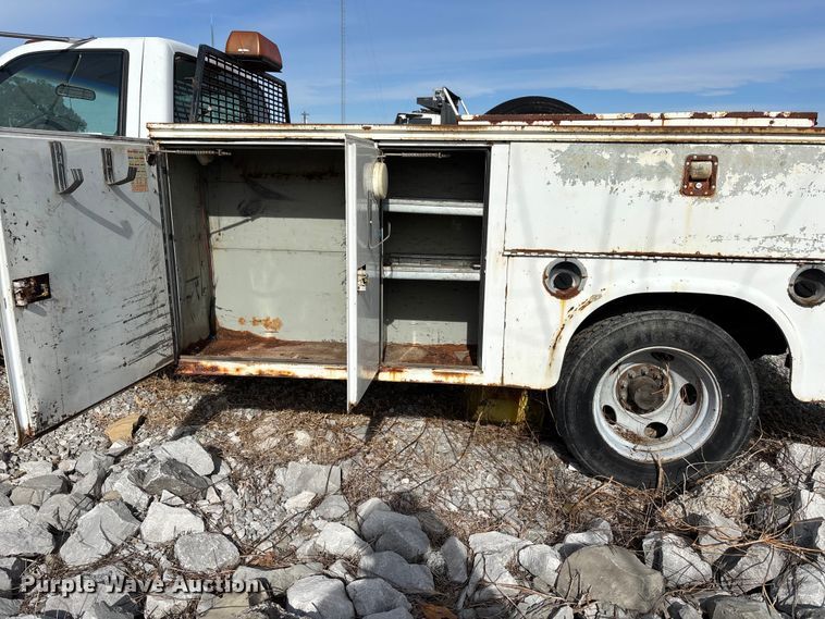 image for item DW7273 2001 Chevrolet Silverado 3500 utility bed pickup truck