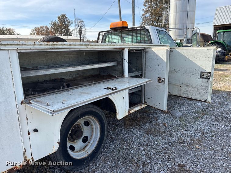 image for item DW7273 2001 Chevrolet Silverado 3500 utility bed pickup truck