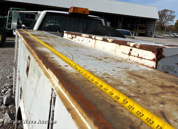 image for item DW7273 2001 Chevrolet Silverado 3500 utility bed pickup truck