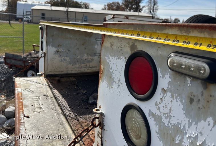 image for item DW7273 2001 Chevrolet Silverado 3500 utility bed pickup truck