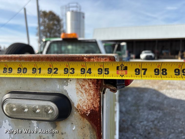 image for item DW7273 2001 Chevrolet Silverado 3500 utility bed pickup truck