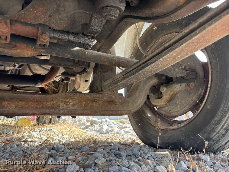 image for item DW7273 2001 Chevrolet Silverado 3500 utility bed pickup truck