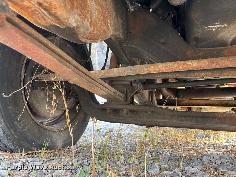 image for item DW7273 2001 Chevrolet Silverado 3500 utility bed pickup truck