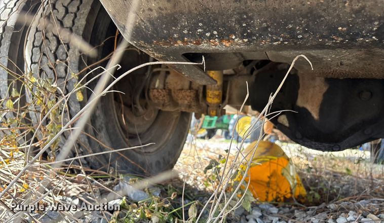 image for item DW7273 2001 Chevrolet Silverado 3500 utility bed pickup truck