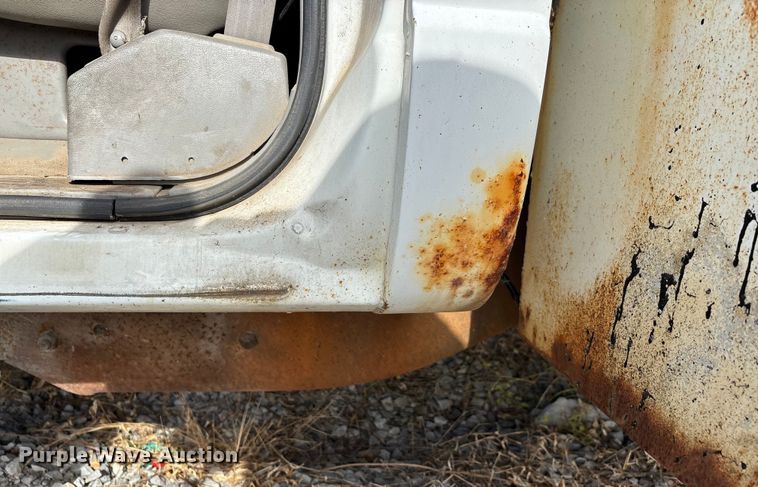 image for item DW7273 2001 Chevrolet Silverado 3500 utility bed pickup truck