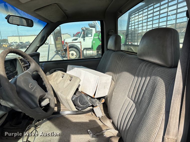 image for item DW7273 2001 Chevrolet Silverado 3500 utility bed pickup truck