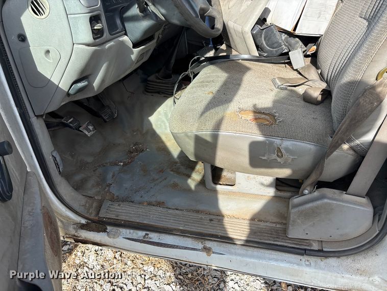 image for item DW7273 2001 Chevrolet Silverado 3500 utility bed pickup truck