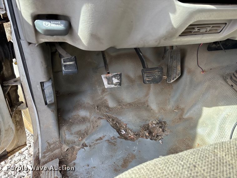 image for item DW7273 2001 Chevrolet Silverado 3500 utility bed pickup truck