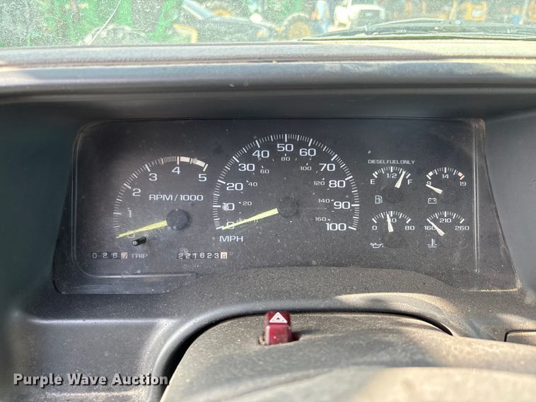 image for item DW7273 2001 Chevrolet Silverado 3500 utility bed pickup truck