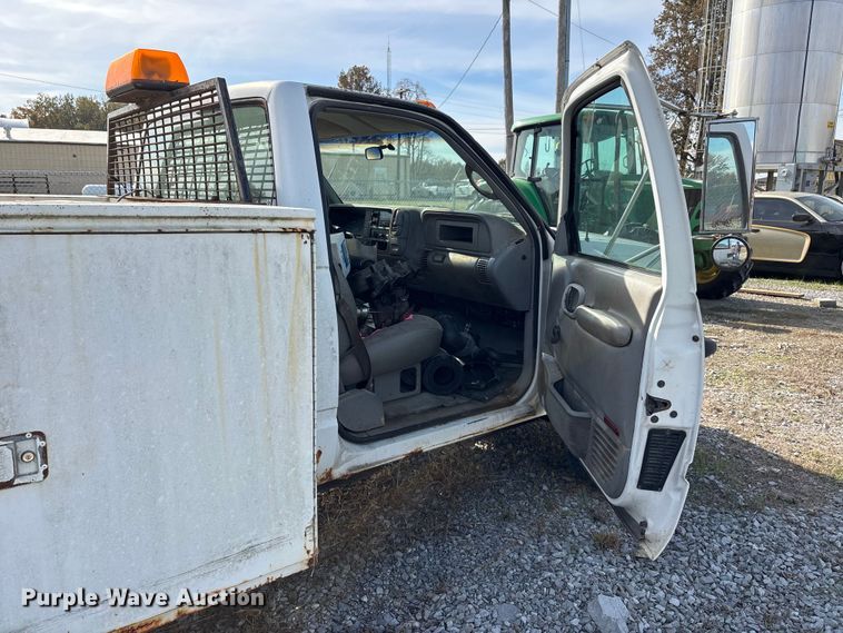 image for item DW7273 2001 Chevrolet Silverado 3500 utility bed pickup truck