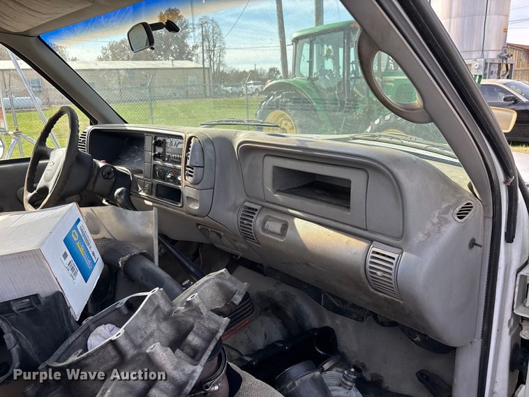 image for item DW7273 2001 Chevrolet Silverado 3500 utility bed pickup truck