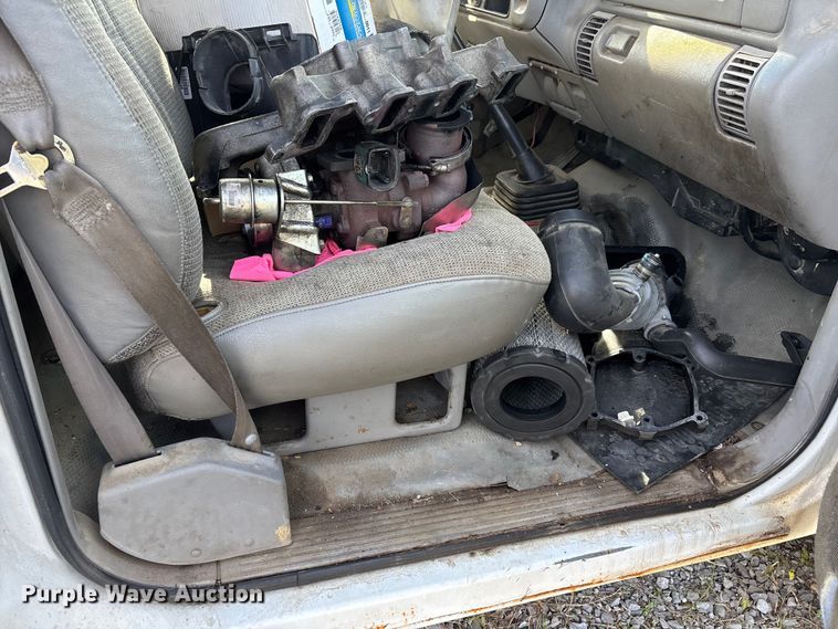 image for item DW7273 2001 Chevrolet Silverado 3500 utility bed pickup truck