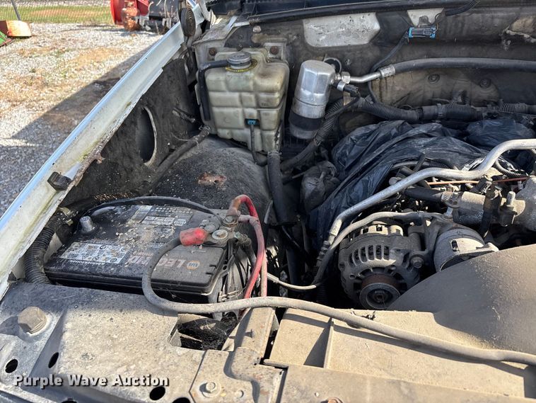 image for item DW7273 2001 Chevrolet Silverado 3500 utility bed pickup truck