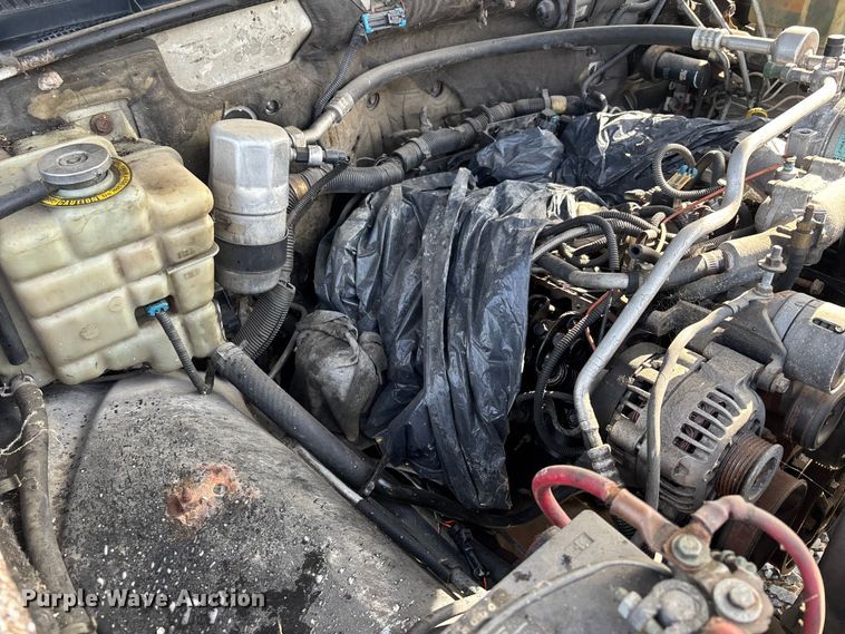 image for item DW7273 2001 Chevrolet Silverado 3500 utility bed pickup truck