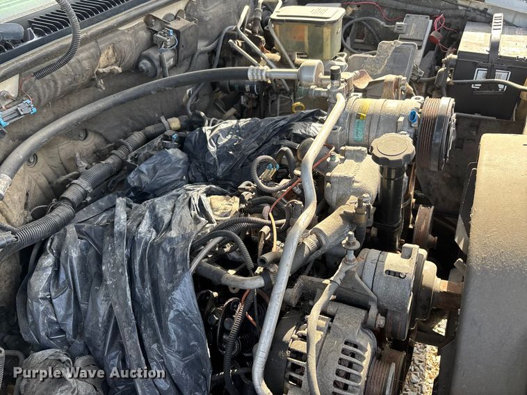 image for item DW7273 2001 Chevrolet Silverado 3500 utility bed pickup truck